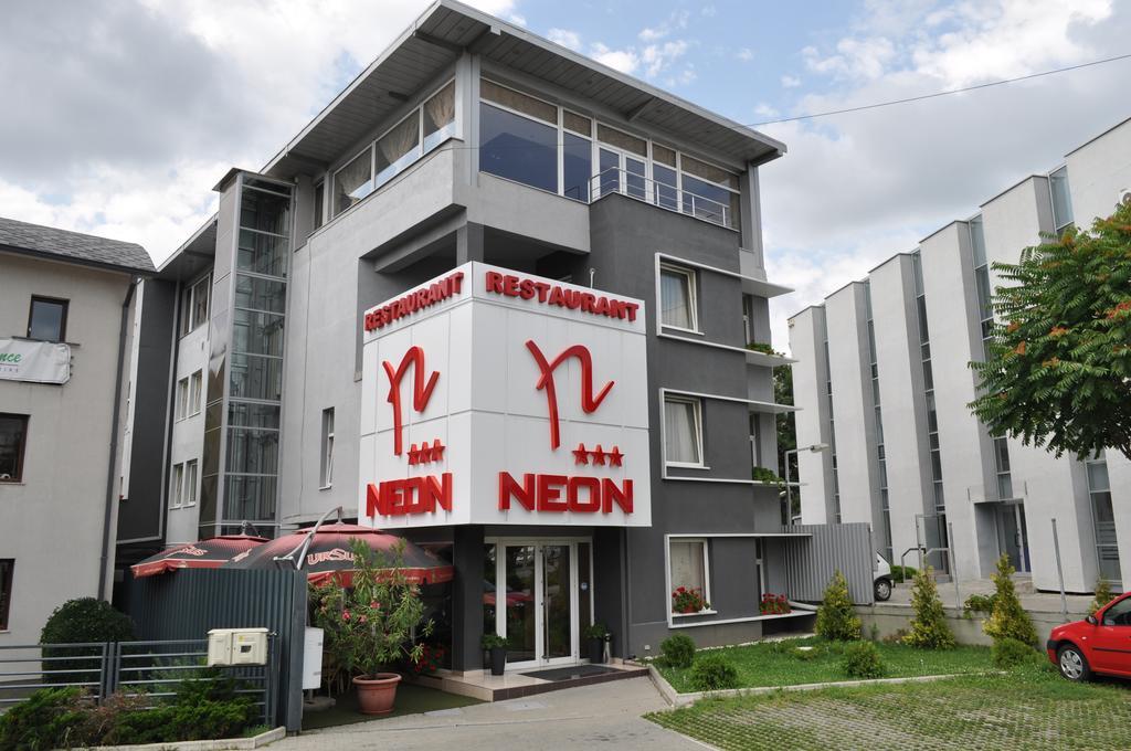 Hotel Neon