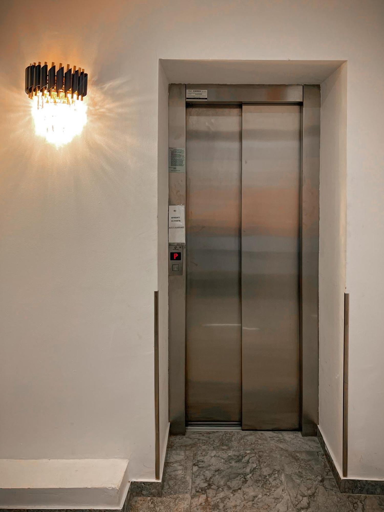 Neon Hotel 3*